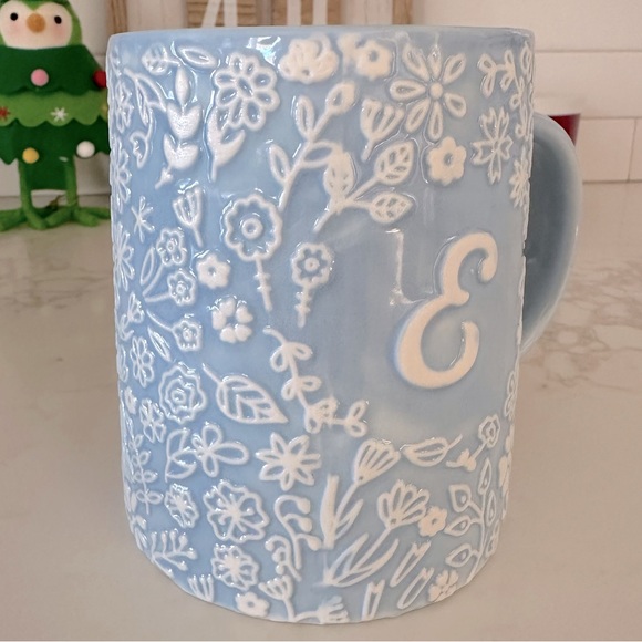 Blue & White Floral Embossed Monogram E Mug Coffee Cup - Picture 3 of 5